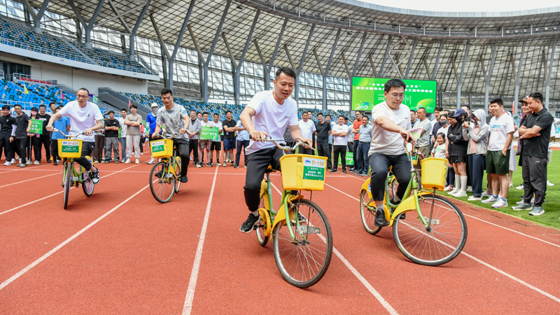 慢騎自行車(chē)