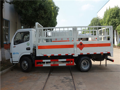 東風(fēng)多利卡4米1(額載4噸)氣瓶車