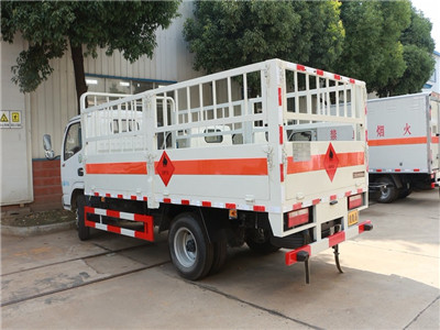 東風(fēng)多利卡4米1(額載4噸)氣瓶車