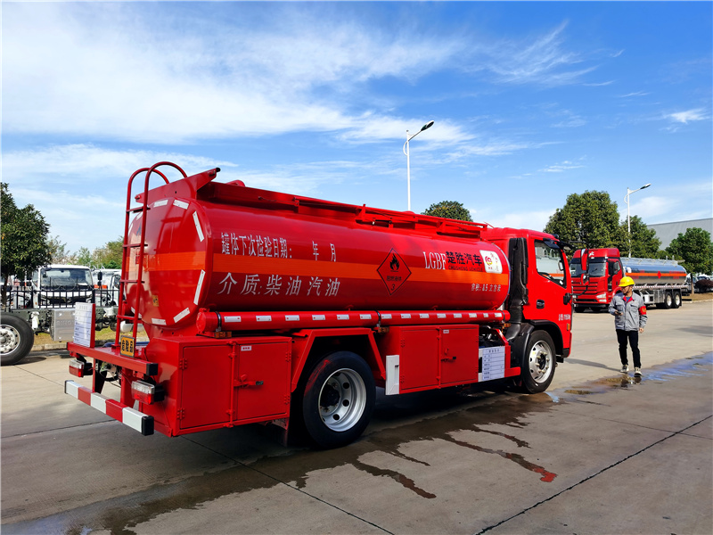 消防隊(duì)專(zhuān)用國(guó)六東風(fēng)8噸油罐車(chē)